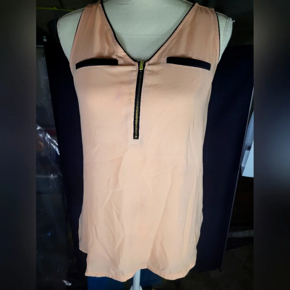 *SOLD* Express Tank Top - Picture 2 of 6
